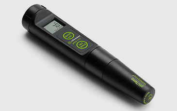 Image of a Milwaukee pHMeter of light grey background