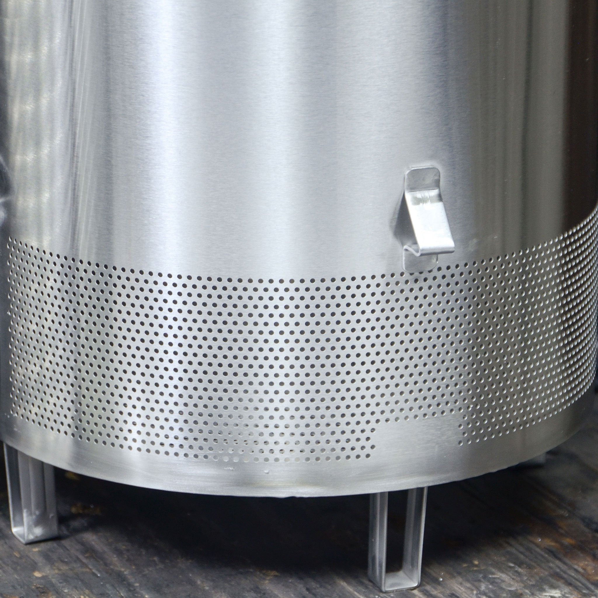 Detail view of the grain basket