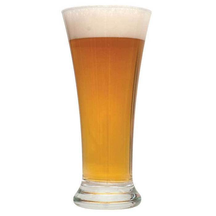 Tall glass of Hank's Hefeweizen homebrew